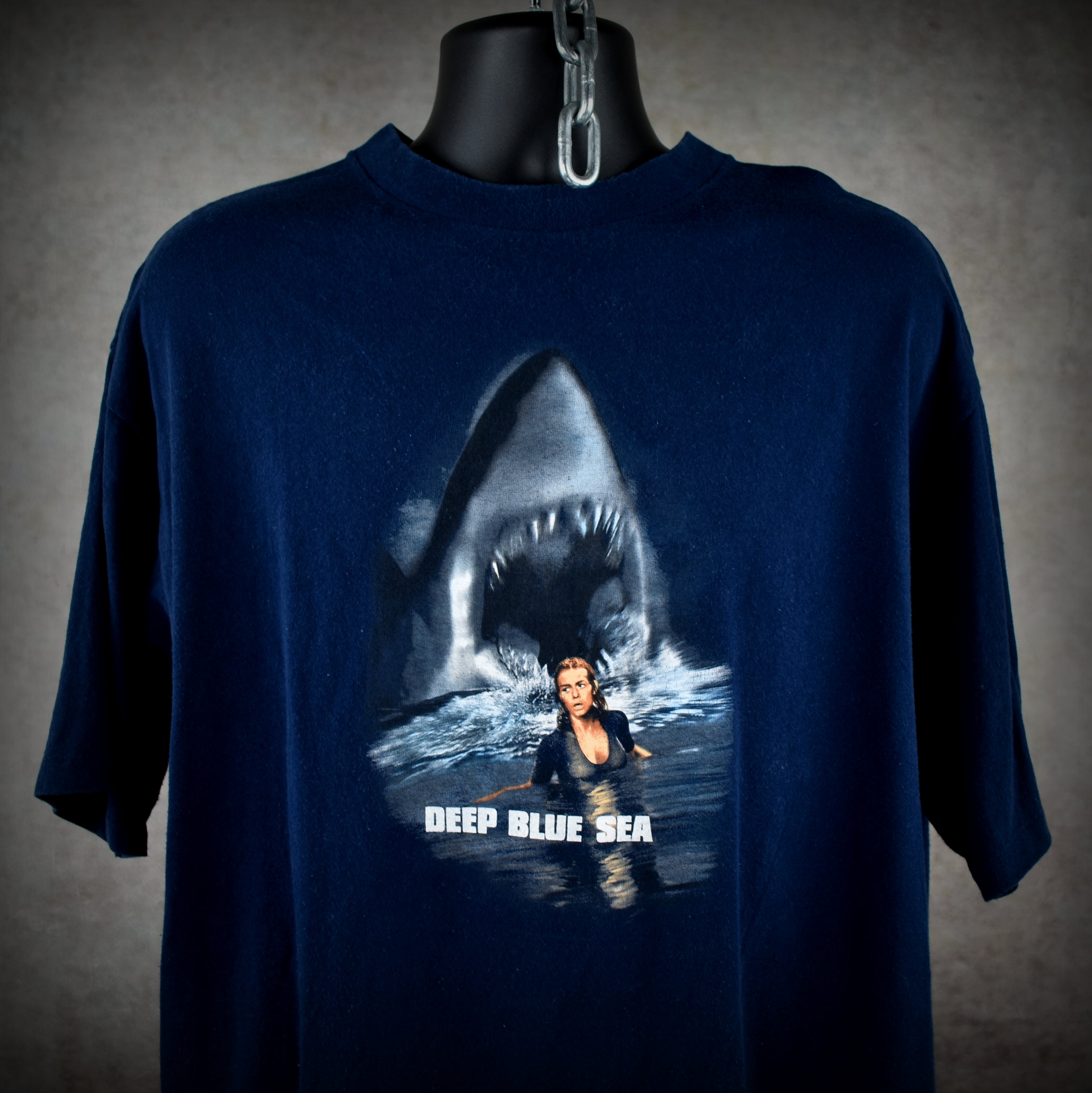 1999 deep blue sea vintage 90s sci-fi horror movie t-shirt