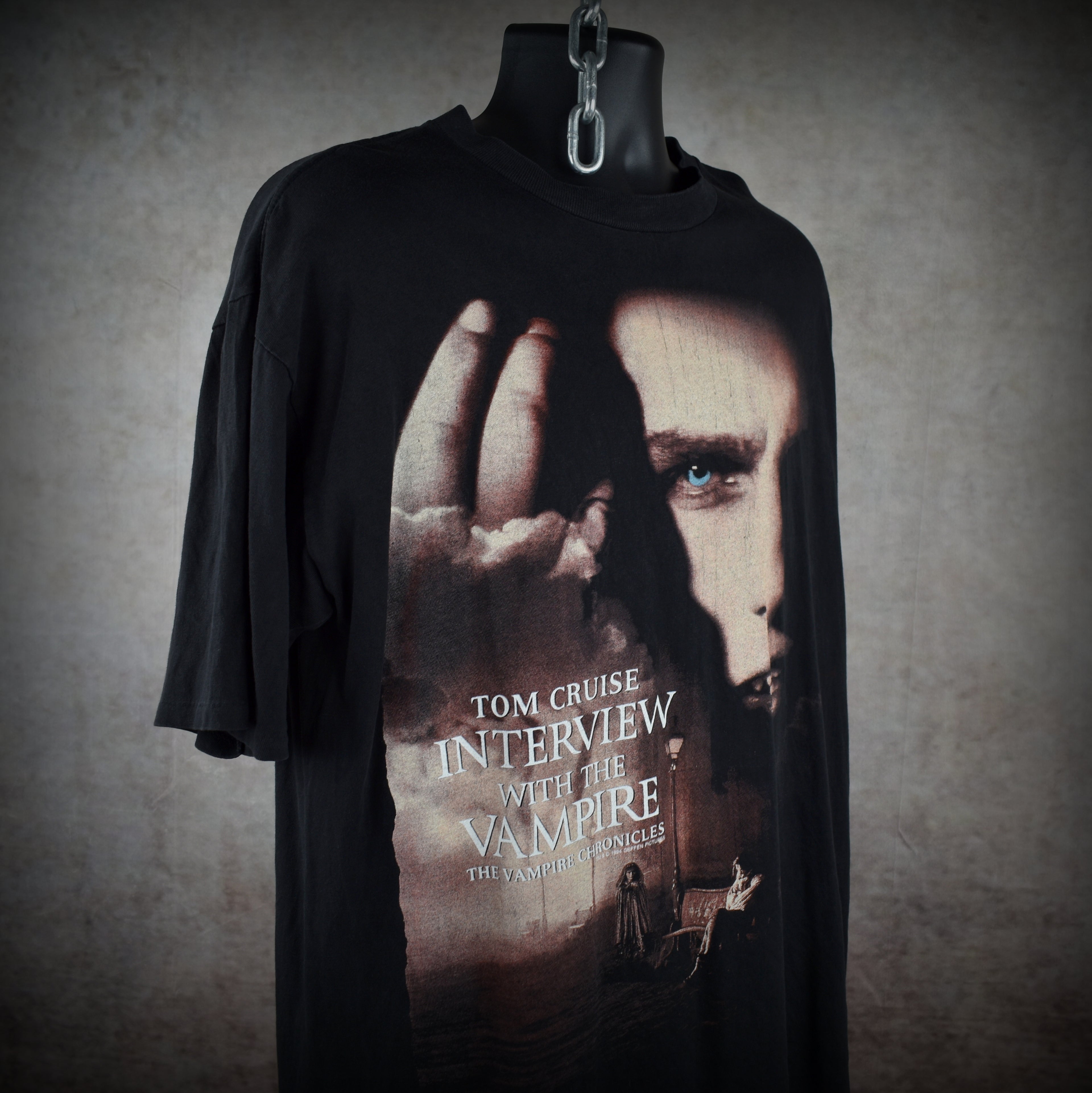 1994 interview with the vampire vintage 90s classic tom cruise + brad pitt southern gothic horror movie t-shirt