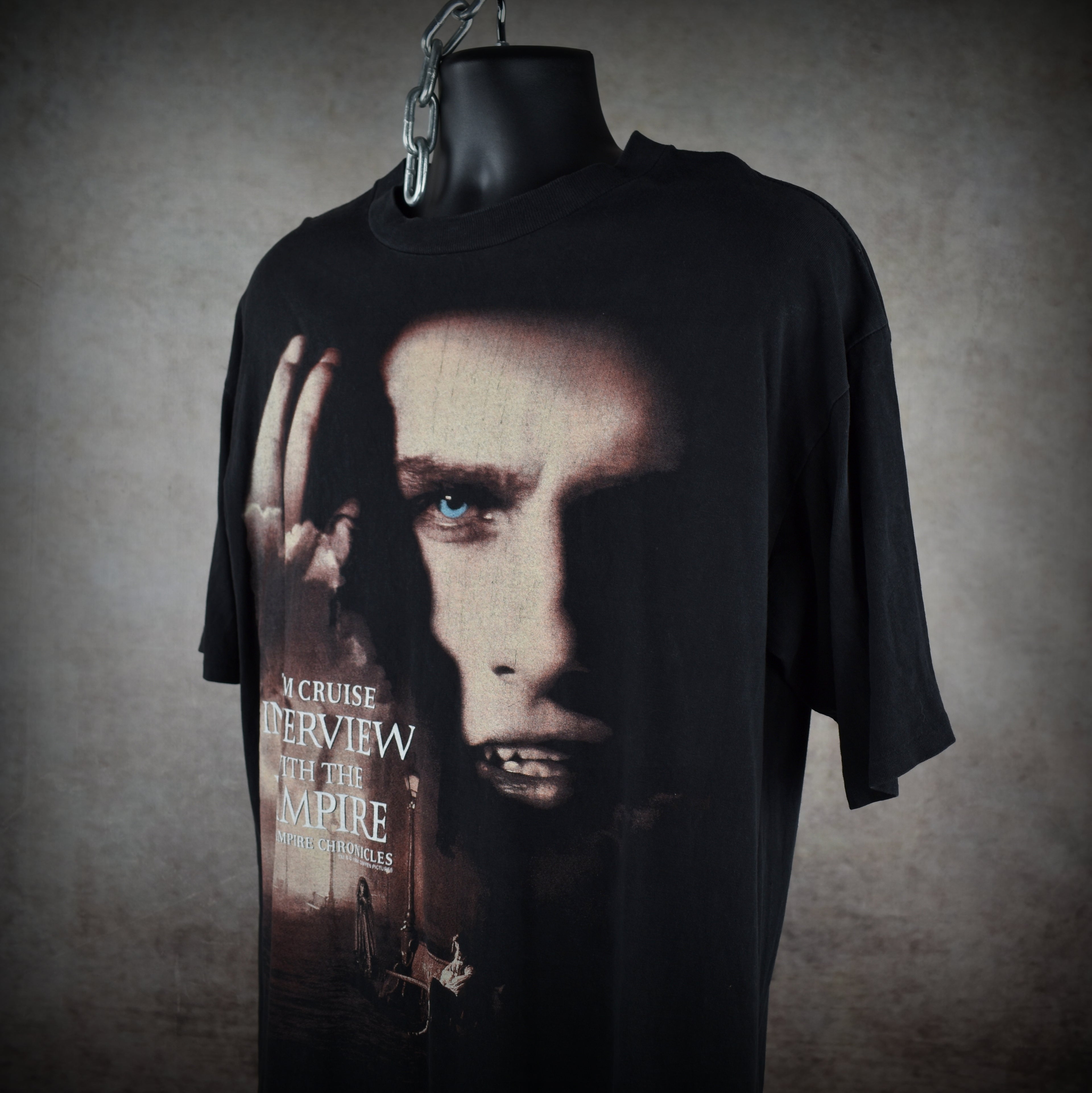 1994 interview with the vampire vintage 90s classic tom cruise + brad pitt southern gothic horror movie t-shirt